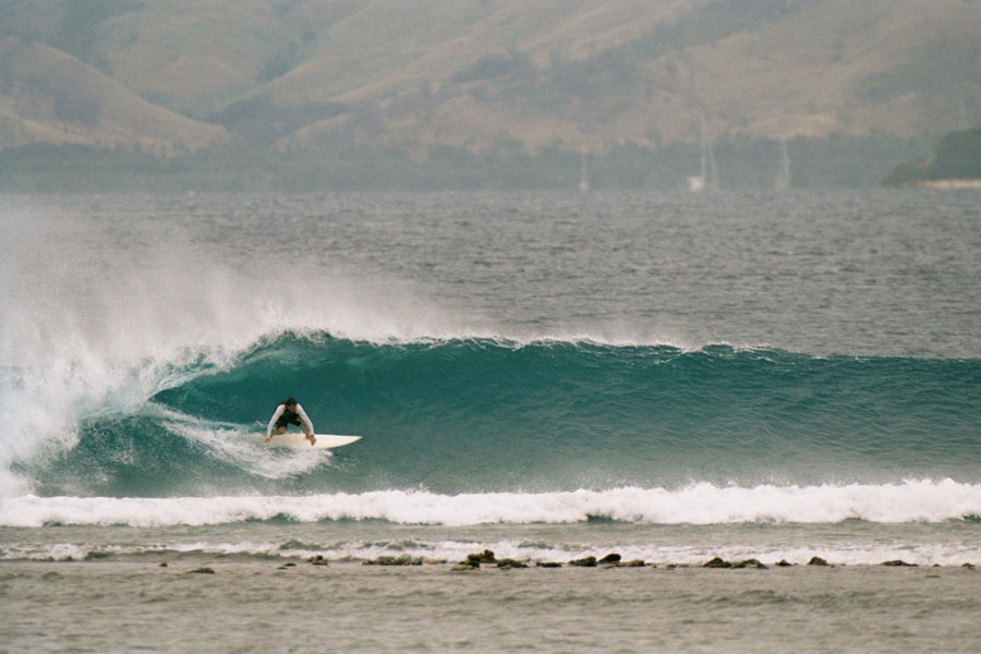 William-Finnegan-Tavarua-Fiji-2002-photo-credit-Ken-Seino-